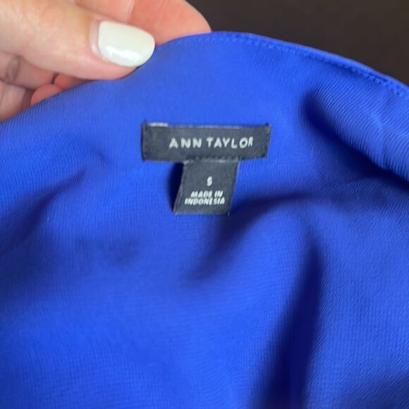 Ann Taylor sz S cobalt blue tone on tone animal print long sleeve blouse - Picture 8 of 8